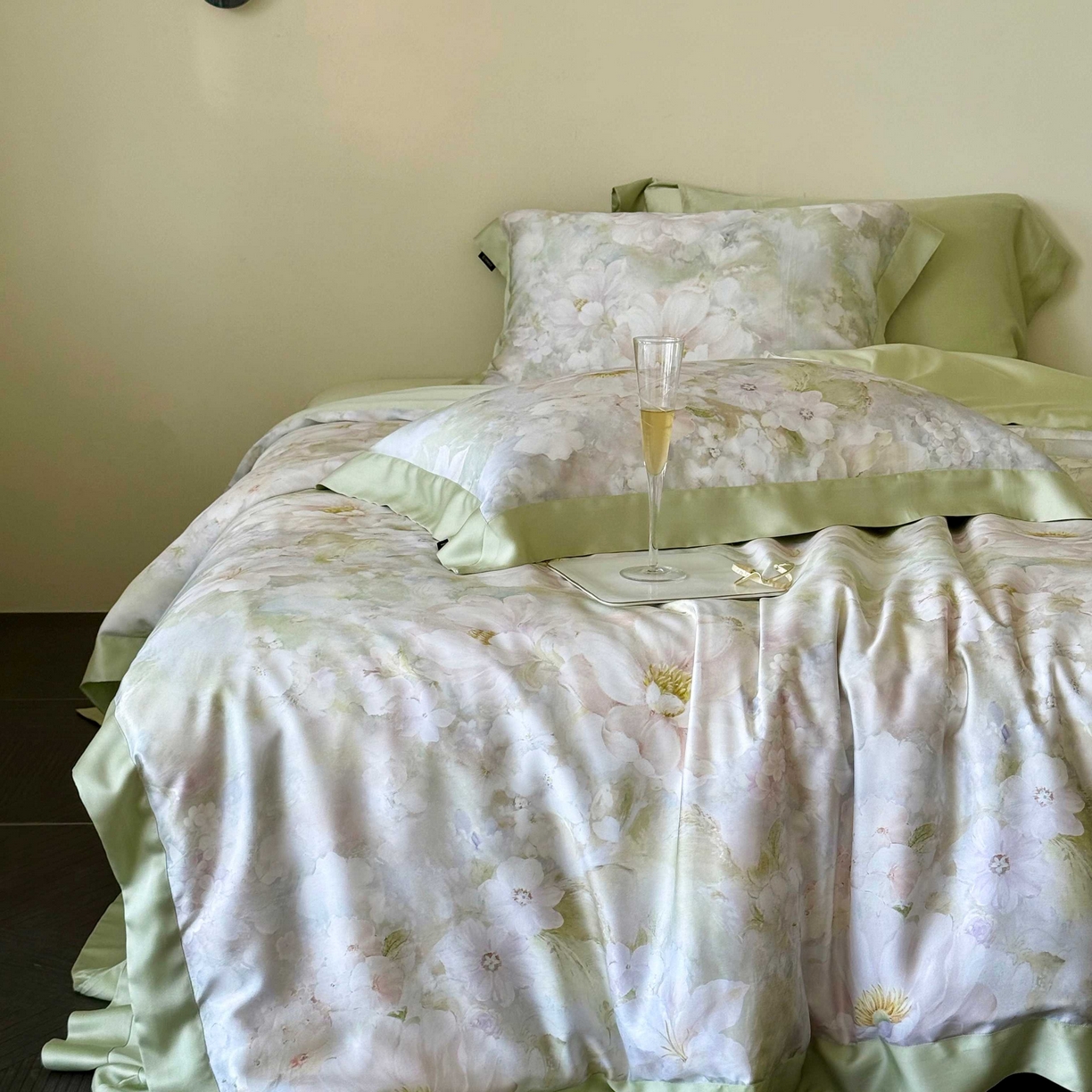 91家纺网 家纺一手货源 找家纺 （总）馨蕊家居 2025新款春夏新品天丝印花80SLF奥地利兰精天丝夏被四件套-初见