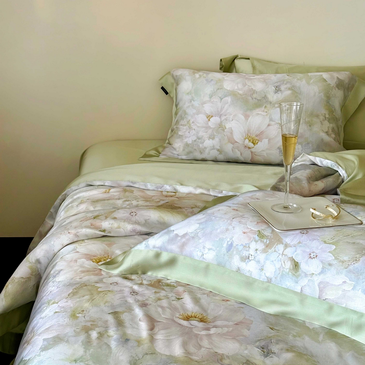 91家纺网 家纺一手货源 找家纺 （总）馨蕊家居 2025新款春夏新品天丝印花80SLF奥地利兰精天丝夏被四件套-初见