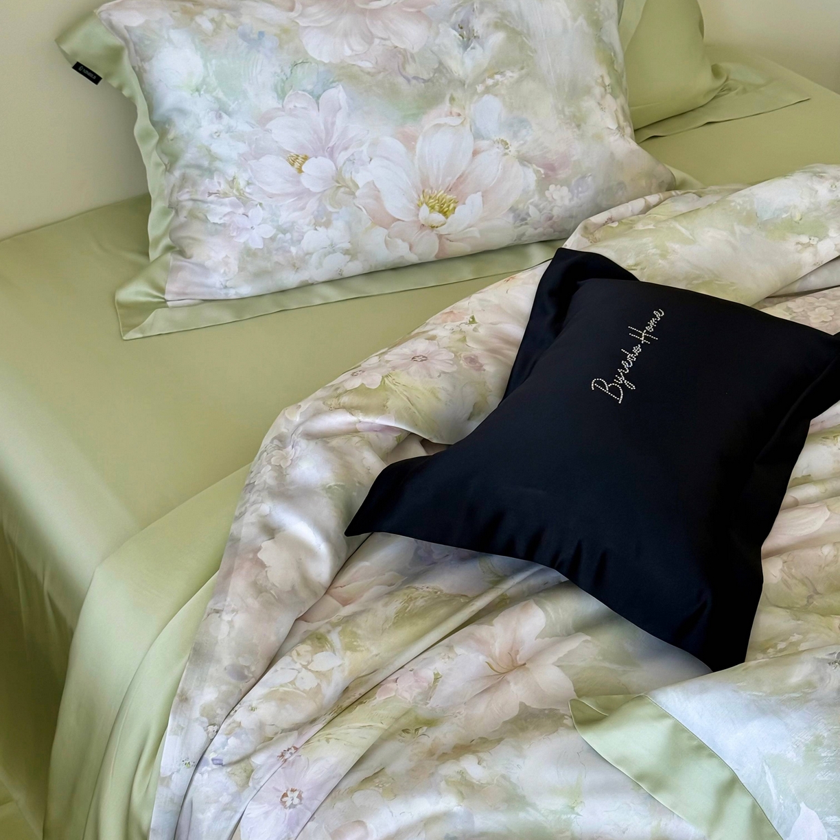 91家纺网 家纺一手货源 找家纺 （总）馨蕊家居 2025新款春夏新品天丝印花80SLF奥地利兰精天丝夏被四件套-初见