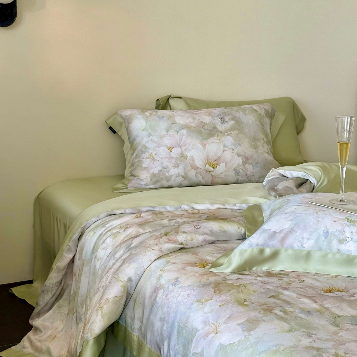 91家纺网 家纺一手货源 找家纺 （总）馨蕊家居 2025新款春夏新品天丝印花80SLF奥地利兰精天丝夏被四件套-初见