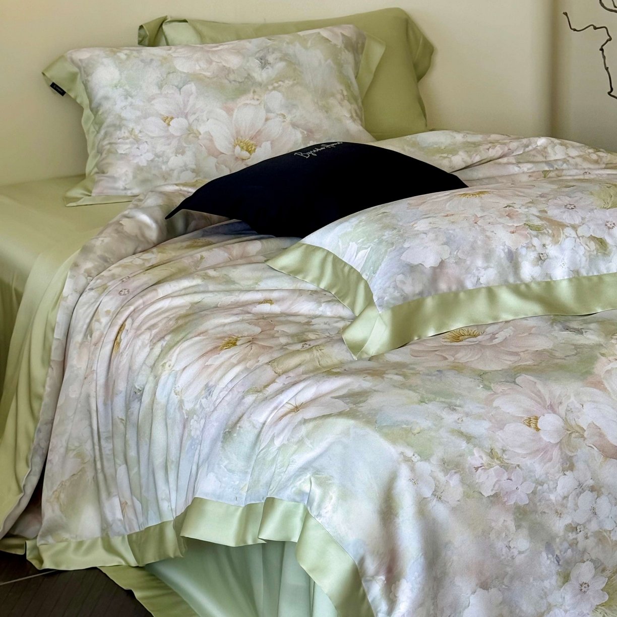 91家纺网 家纺一手货源 找家纺 （总）馨蕊家居 2025新款春夏新品天丝印花80SLF奥地利兰精天丝四件套-初见