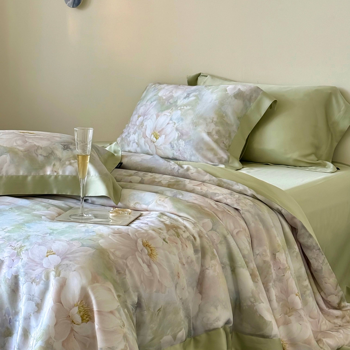 91家纺网 家纺一手货源 找家纺 （总）馨蕊家居 2025新款春夏新品天丝印花80SLF奥地利兰精天丝四件套-初见