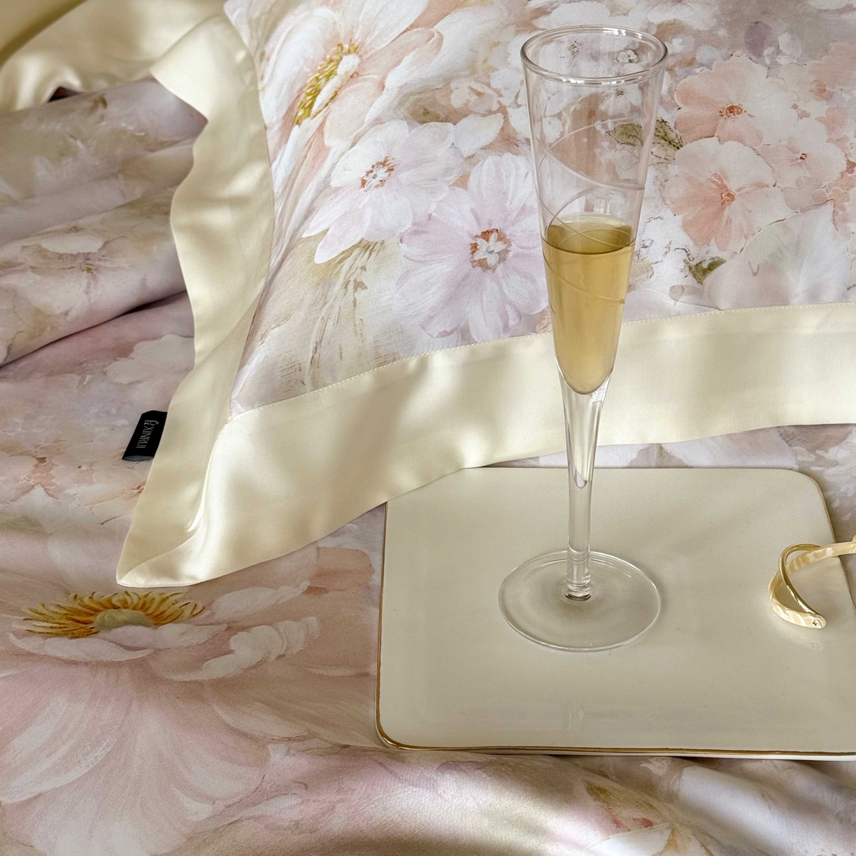 91家纺网 家纺一手货源 找家纺 馨蕊家居 2025新款春夏新品天丝印花80SLF奥地利兰精天丝四件套-初见 天丝初见-蔷薇粉