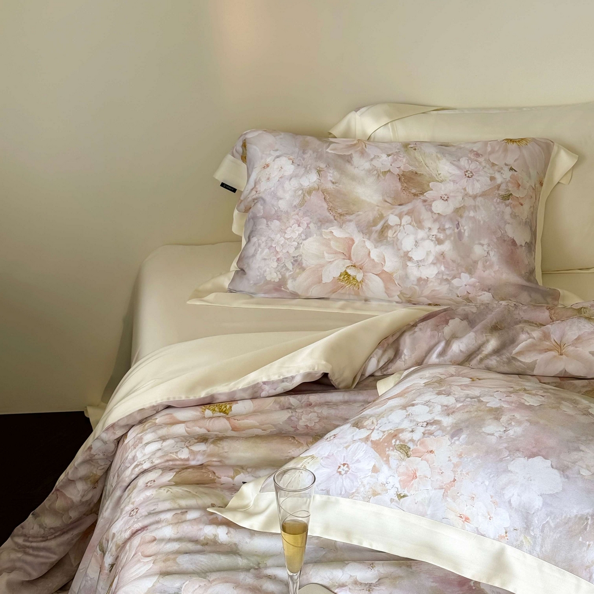 91家纺网 家纺一手货源 找家纺 馨蕊家居 2025新款春夏新品天丝印花80SLF奥地利兰精天丝四件套-初见 天丝初见-蔷薇粉