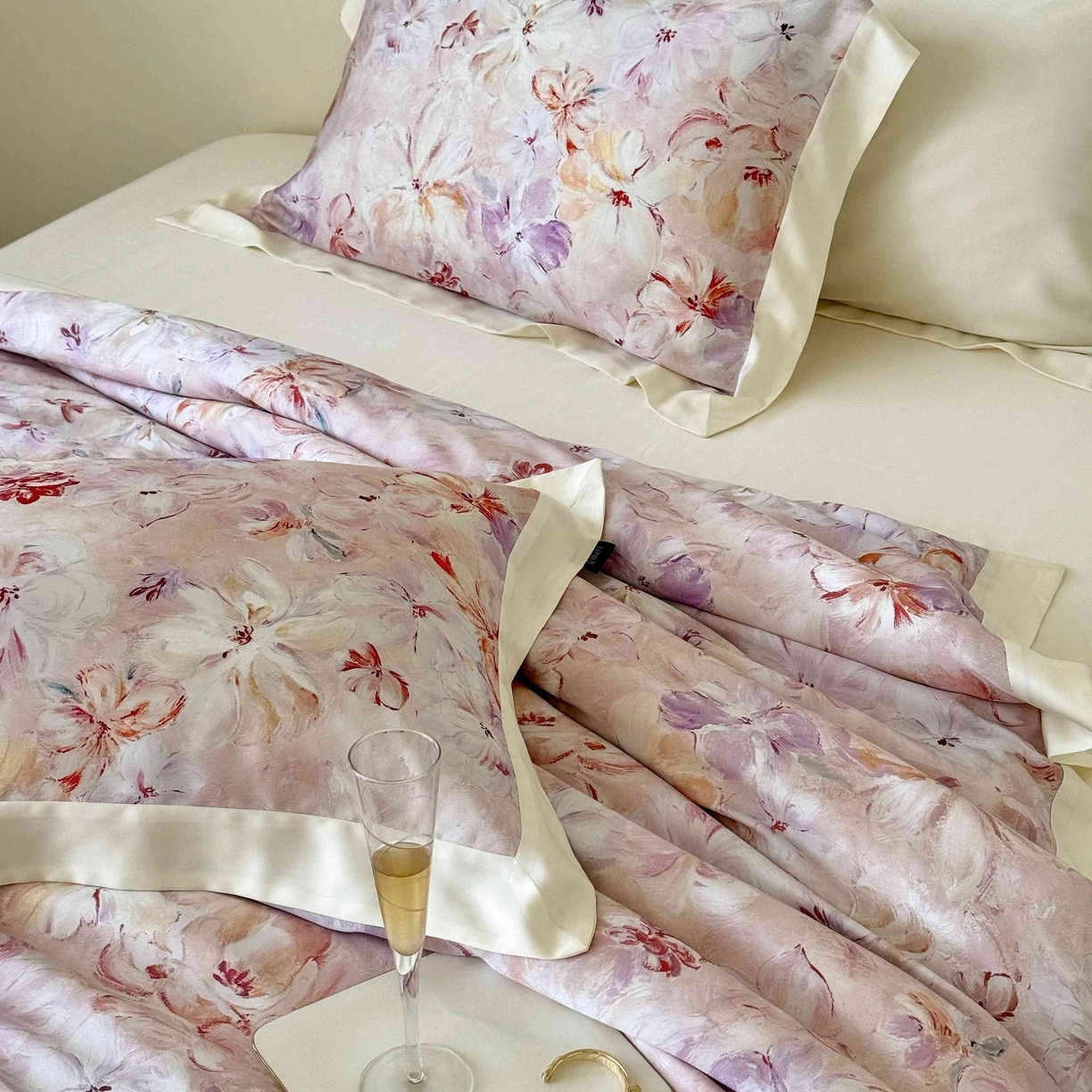 91家纺网 家纺一手货源 找家纺 馨蕊家居 2025新款春夏新品天丝印花80SLF奥地利兰精天丝夏被四件套-告白 夏被告白-蔷薇粉