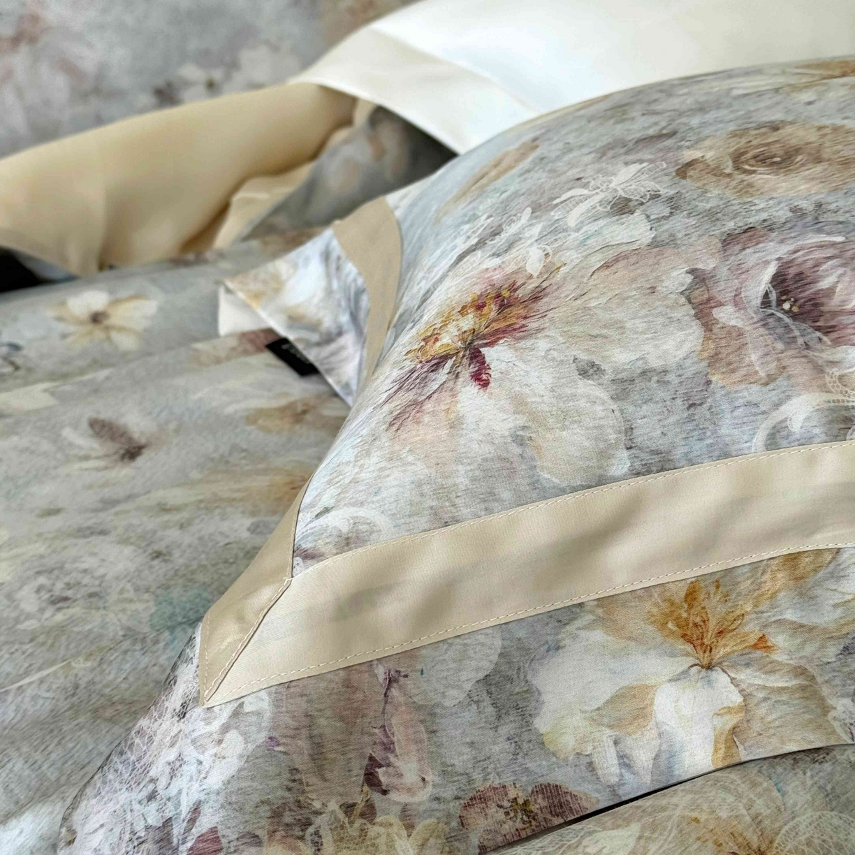 91家纺网 家纺一手货源 找家纺 馨蕊家居  2025新款春夏新品天丝印花80SLF奥地利兰精天丝四件套-云烟 天丝云烟-氧气绿