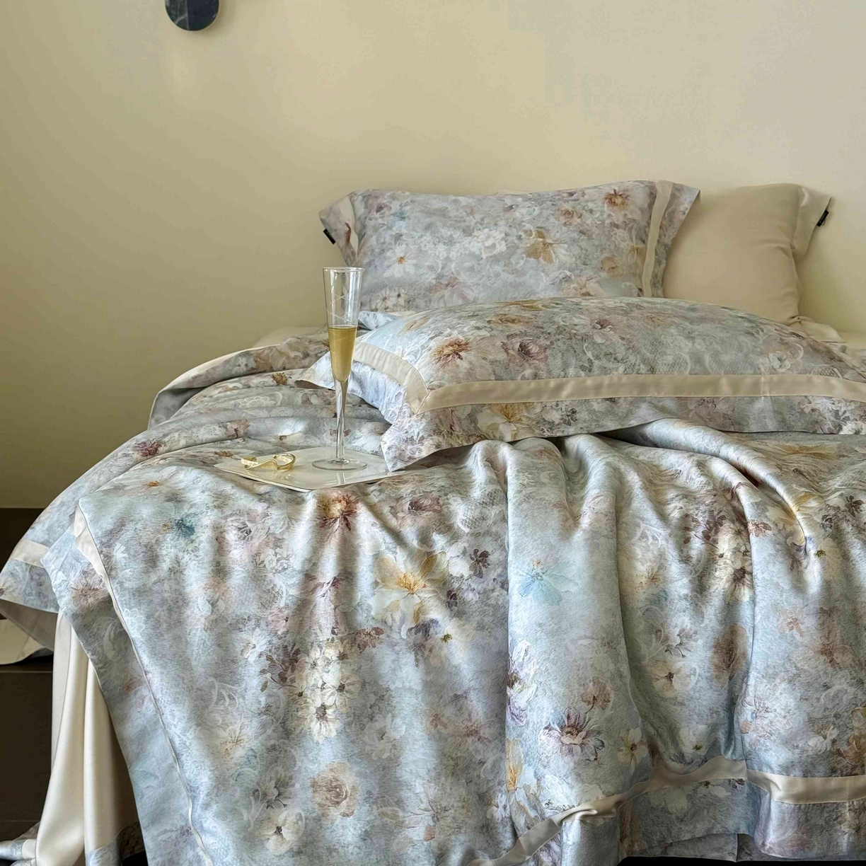 91家纺网 家纺一手货源 找家纺 馨蕊家居  2025新款春夏新品天丝印花80SLF奥地利兰精天丝四件套-云烟 天丝云烟-氧气绿