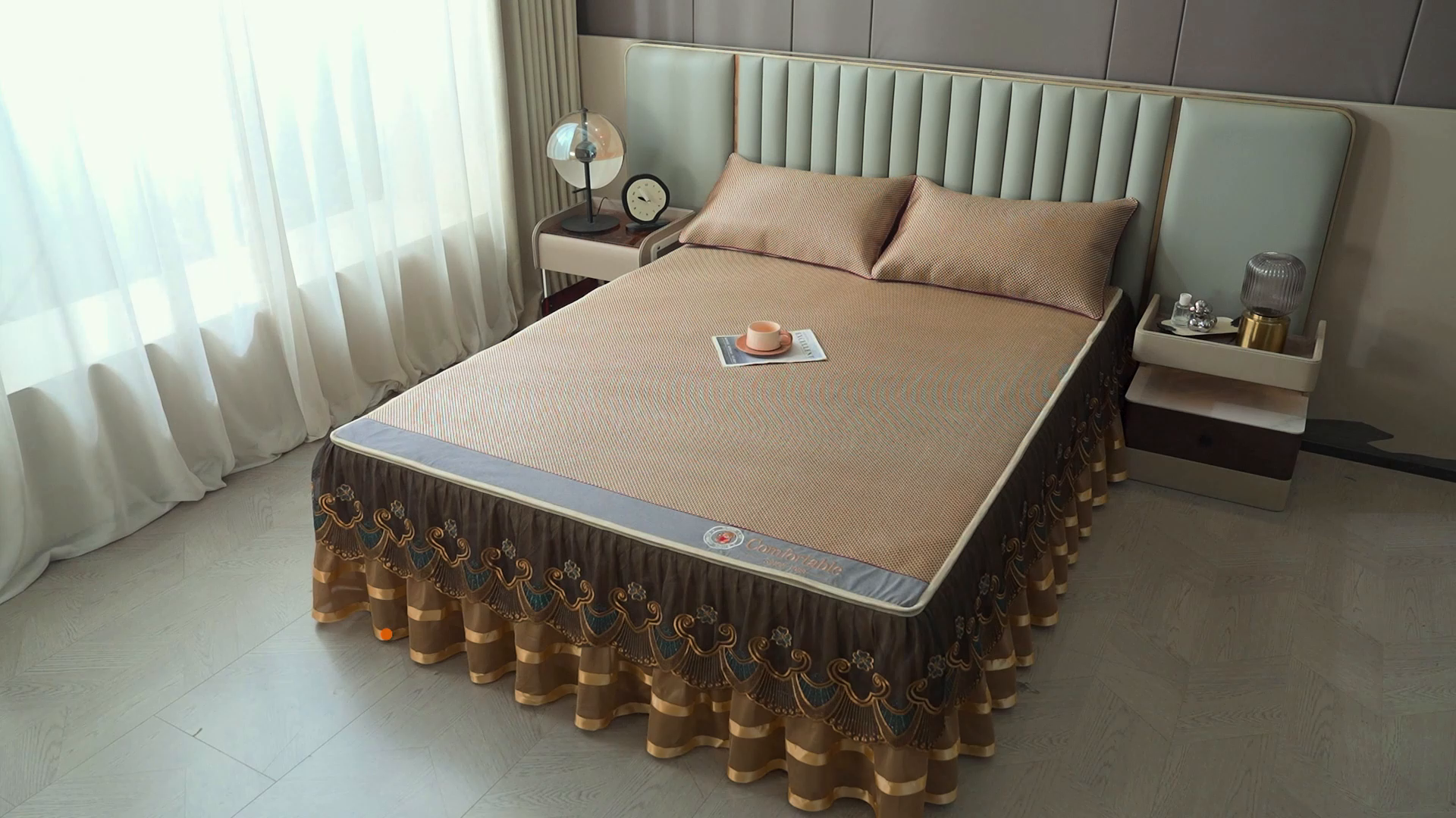 91家纺网 家纺一手货源 找家纺 情恒家纺 2025新款冰藤可拆卸床裙席三件套 皇朝 深棕