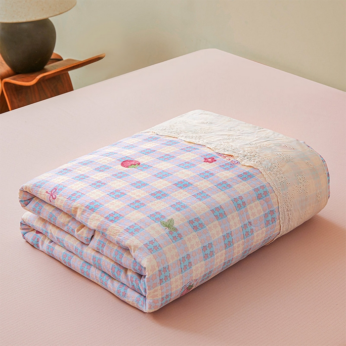 91家纺网 家纺一手货源 找家纺 一霖家纺 2025新款A类云感双层纱夏被夏凉被空调被 草莓多多