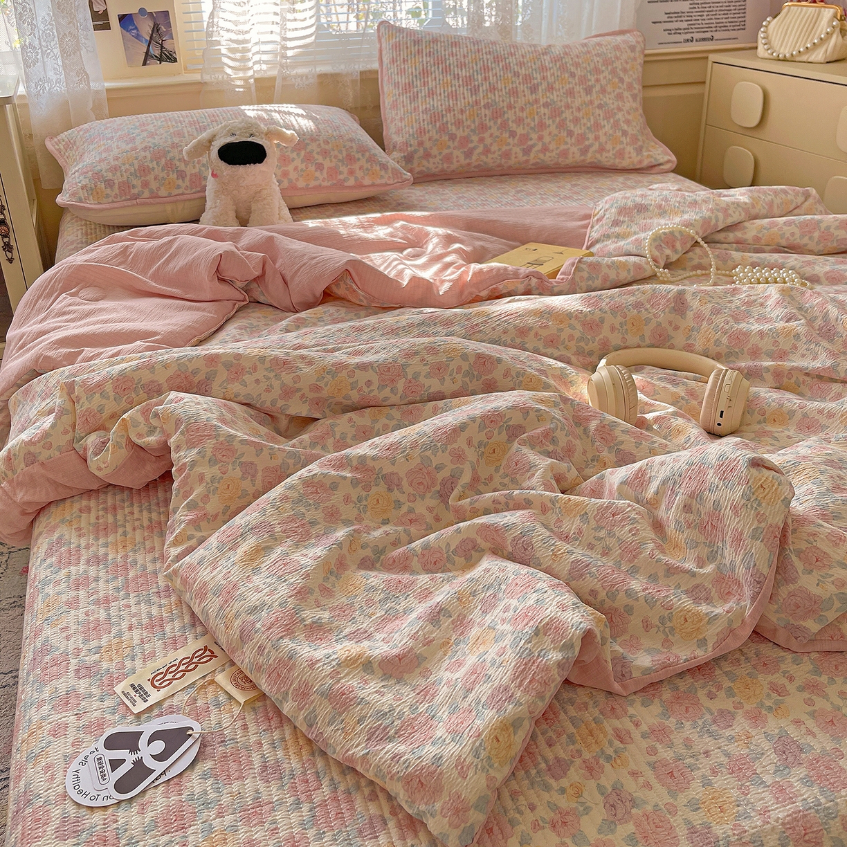 91家纺网 家纺一手货源 找家纺 繁花家居 2025新款超爆款床盖款夏被夏凉被空调被四件套 床盖款-在春风里