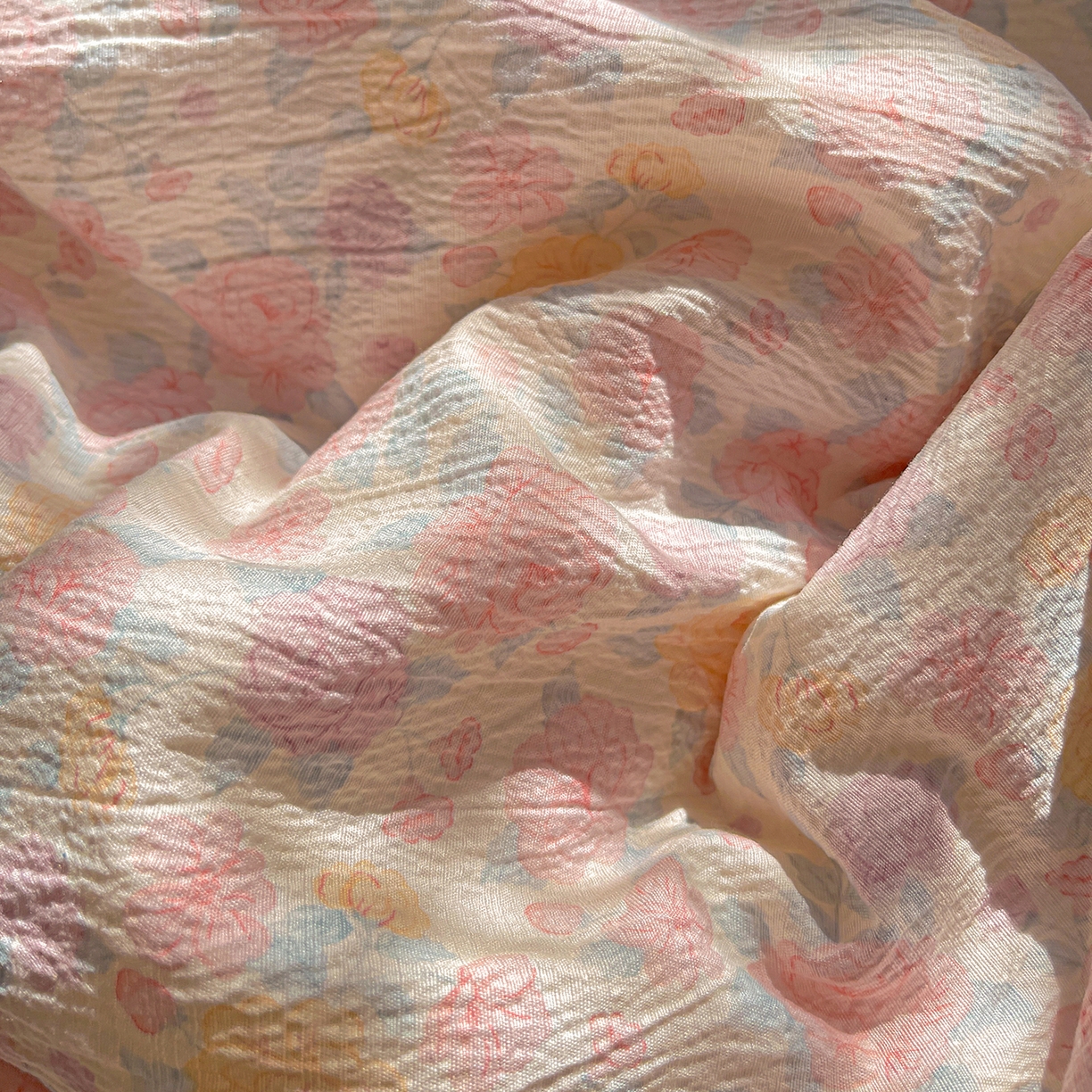 91家纺网 家纺一手货源 找家纺 繁花家居 2025新款超爆款床盖款夏被夏凉被空调被四件套 床盖款-在春风里