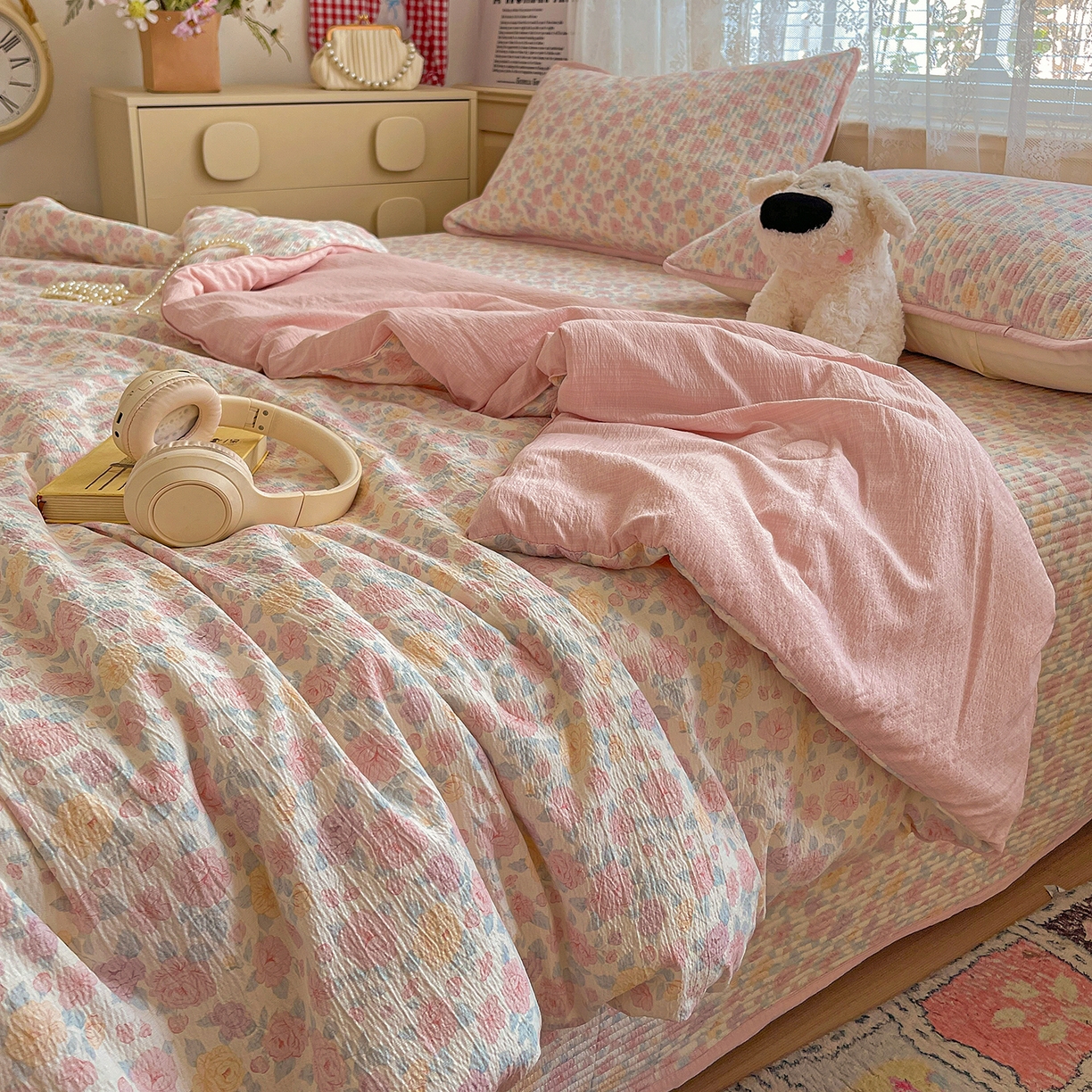 91家纺网 家纺一手货源 找家纺 繁花家居 2025新款超爆款床盖款夏被夏凉被空调被四件套 床盖款-在春风里