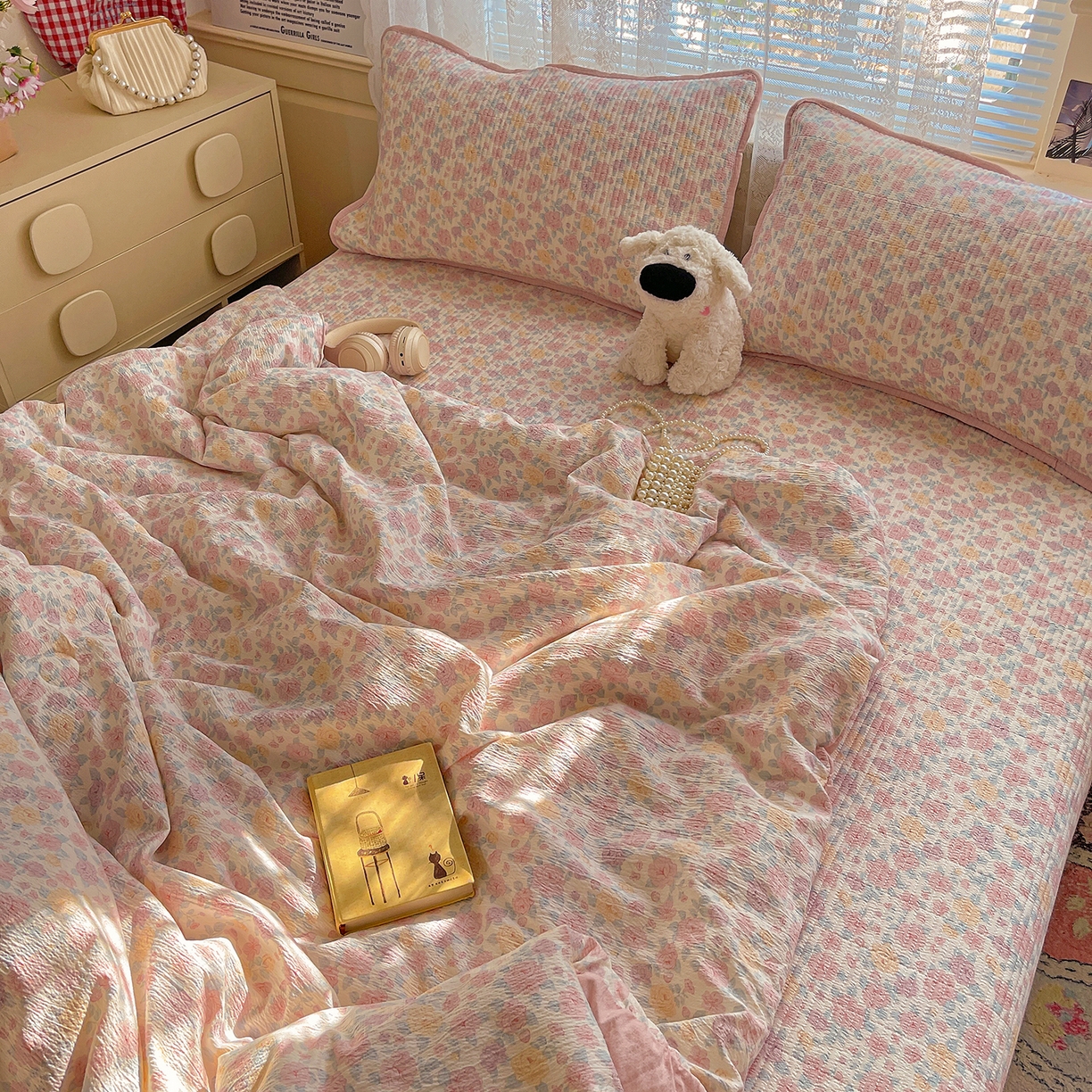 91家纺网 家纺一手货源 找家纺 繁花家居 2025新款超爆款床盖款夏被夏凉被空调被四件套 床盖款-在春风里