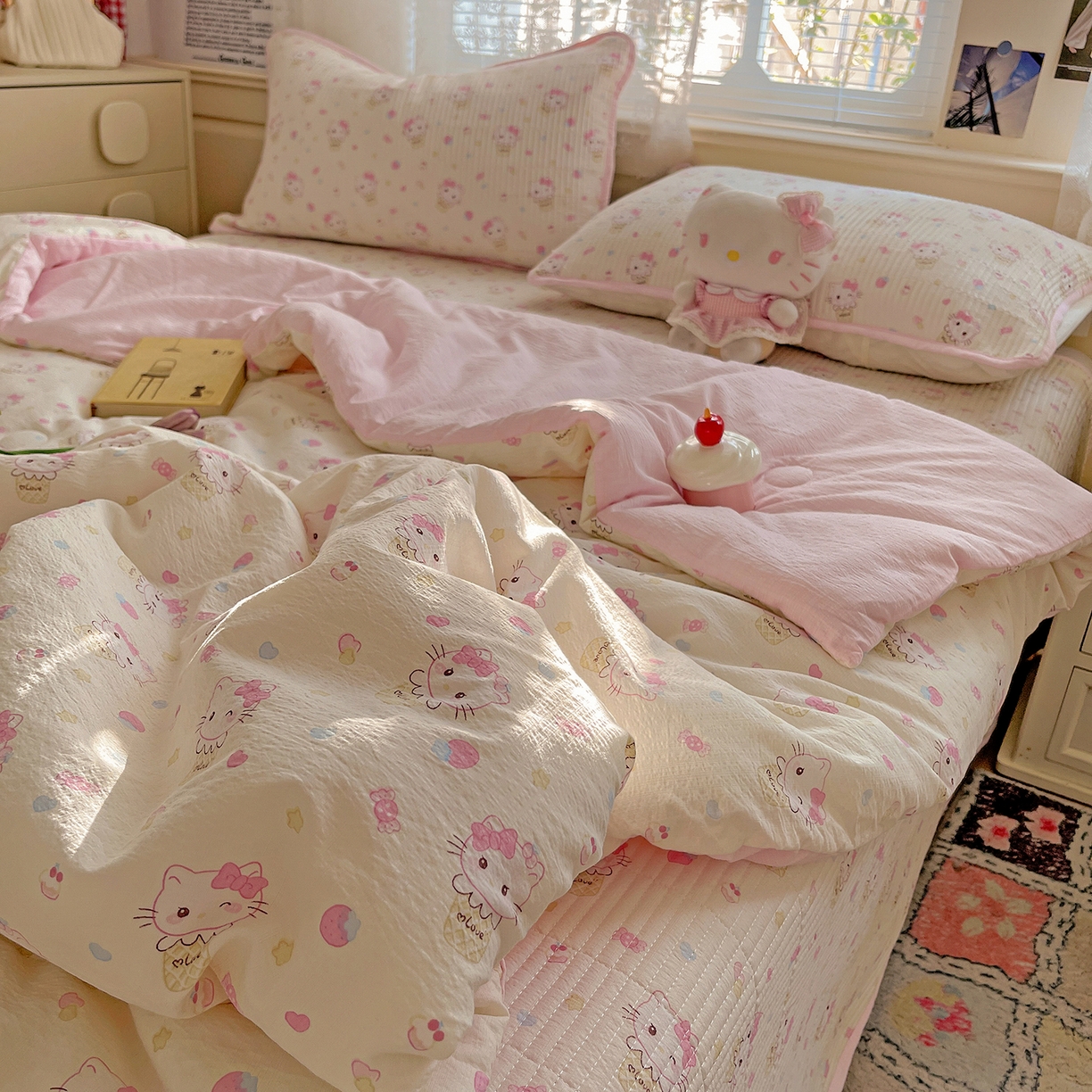 91家纺网 家纺一手货源 找家纺 繁花家居 2025新款超爆款床盖款夏被夏凉被空调被四件套 床盖款-冰淇淋kt白