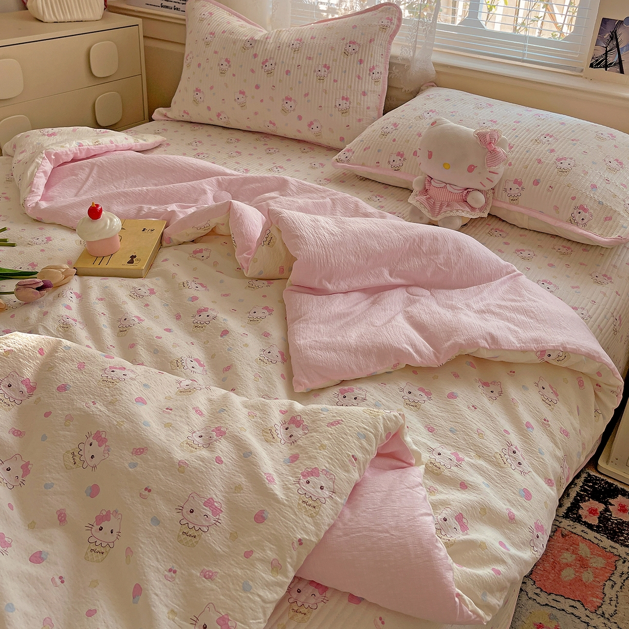 91家纺网 家纺一手货源 找家纺 繁花家居 2025新款超爆款床盖款夏被夏凉被空调被四件套 床盖款-冰淇淋kt白