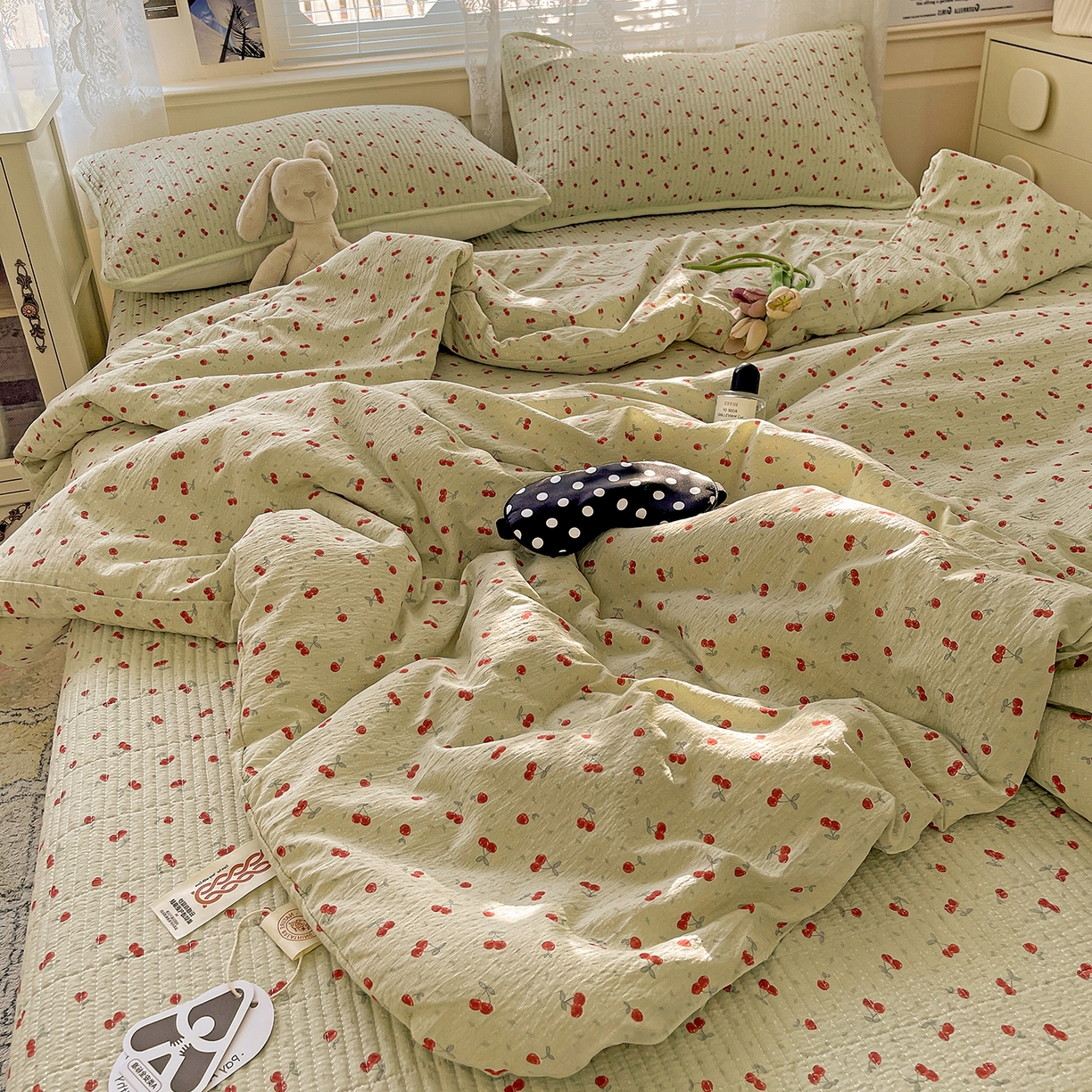 91家纺网 家纺一手货源 找家纺 繁花家居 2025新款超爆款床盖款夏被夏凉被空调被四件套 床盖款-两颗樱桃