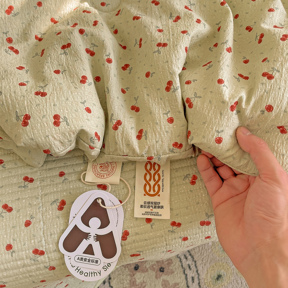 91家纺网 家纺一手货源 找家纺 繁花家居 2025新款超爆款床盖款夏被夏凉被空调被四件套 床盖款-两颗樱桃