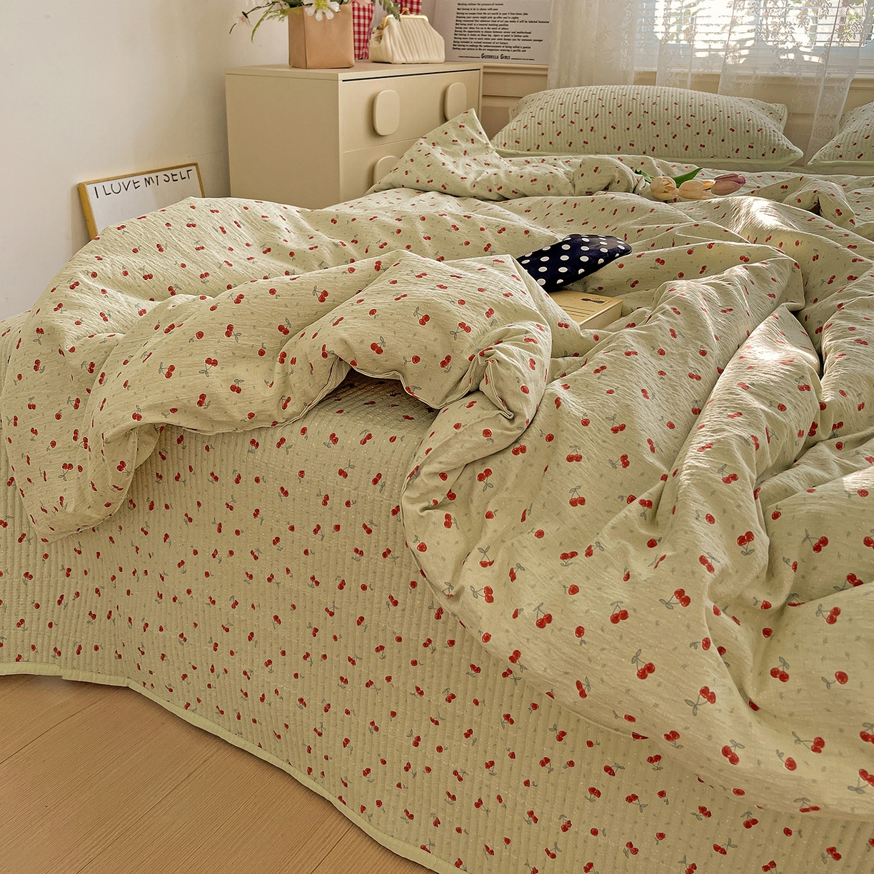 91家纺网 家纺一手货源 找家纺 繁花家居 2025新款超爆款床盖款夏被夏凉被空调被四件套 床盖款-两颗樱桃