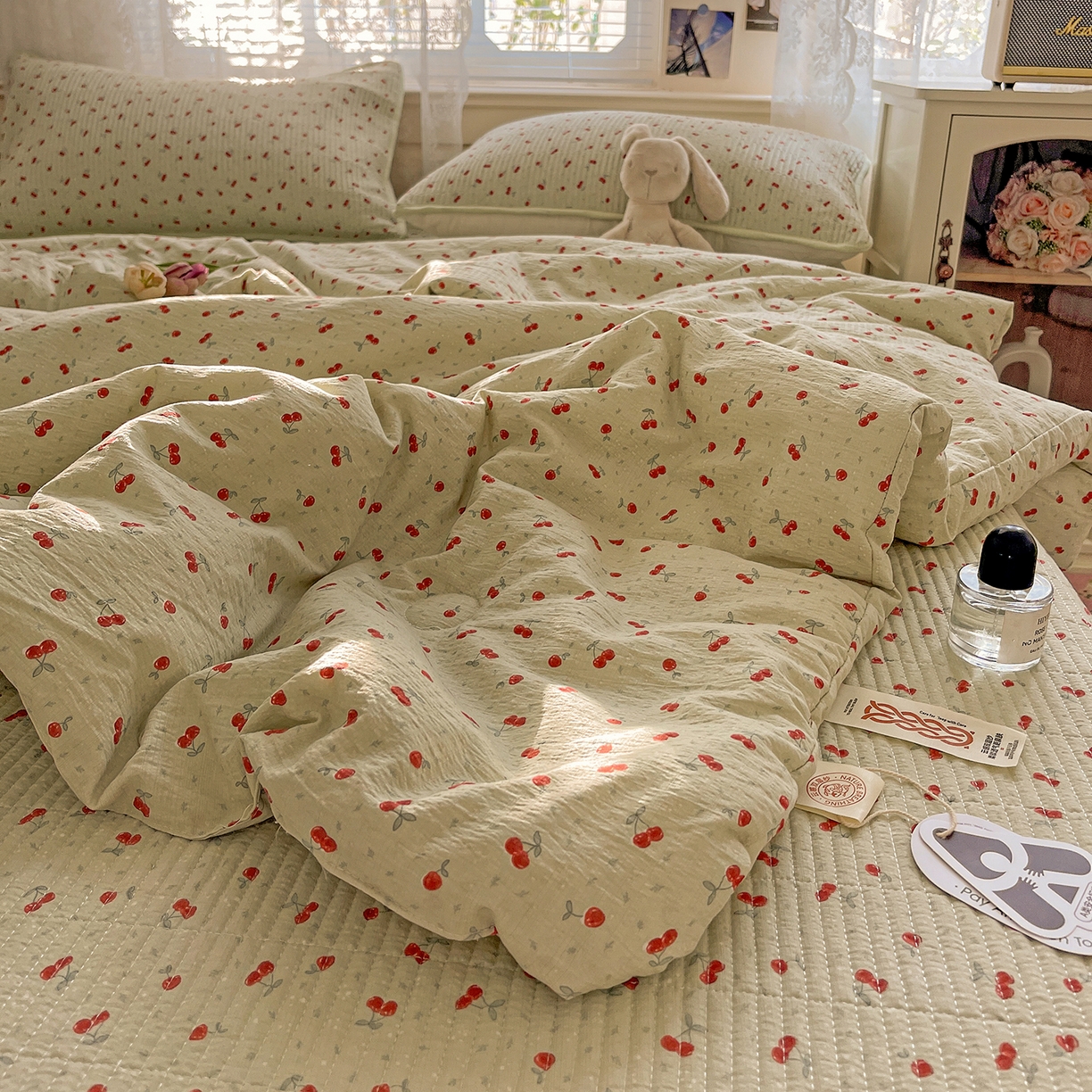 91家纺网 家纺一手货源 找家纺 繁花家居 2025新款超爆款床盖款夏被夏凉被空调被四件套 床盖款-两颗樱桃