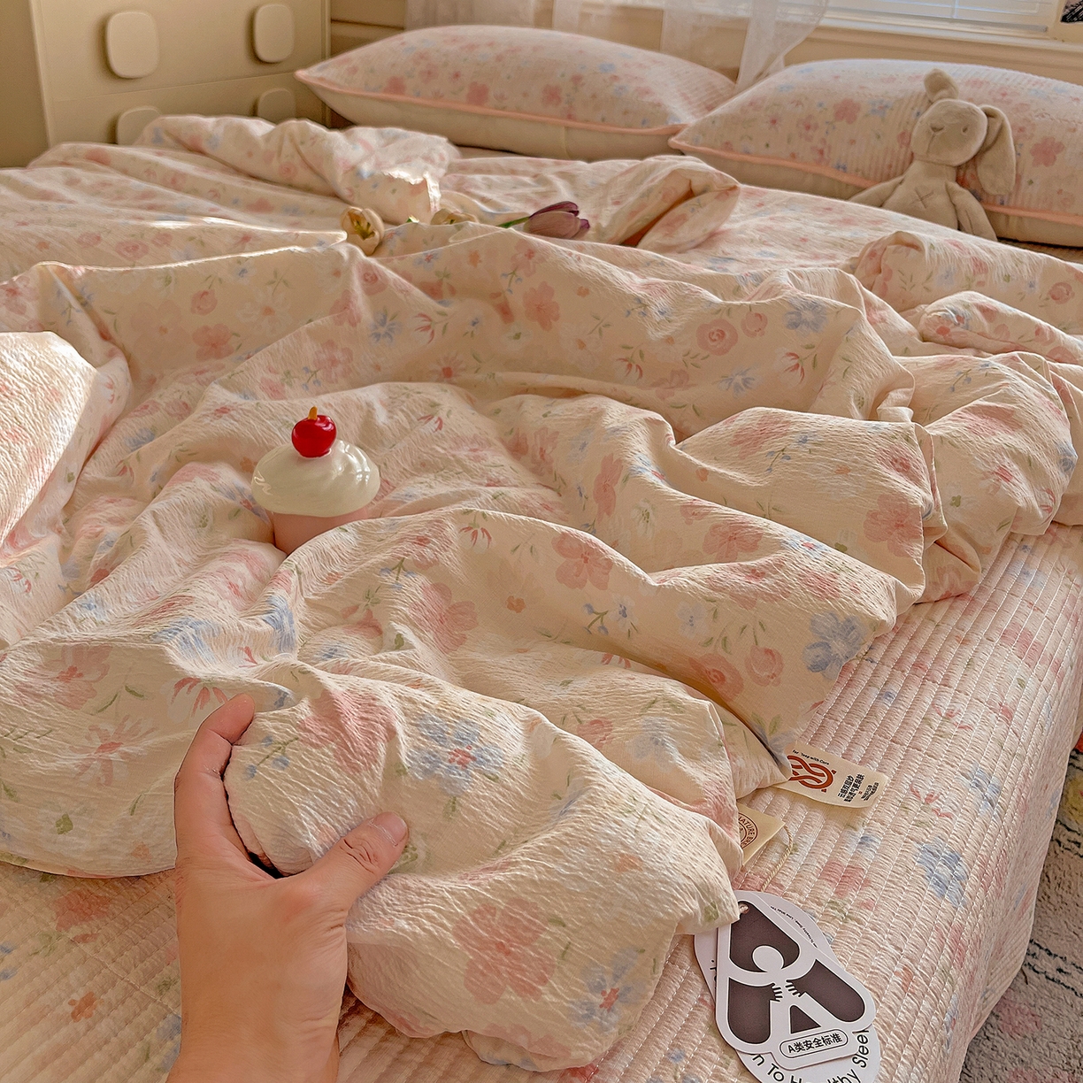 91家纺网 家纺一手货源 找家纺 繁花家居 2025新款超爆款床盖款夏被夏凉被空调被四件套 床盖款-山茶花