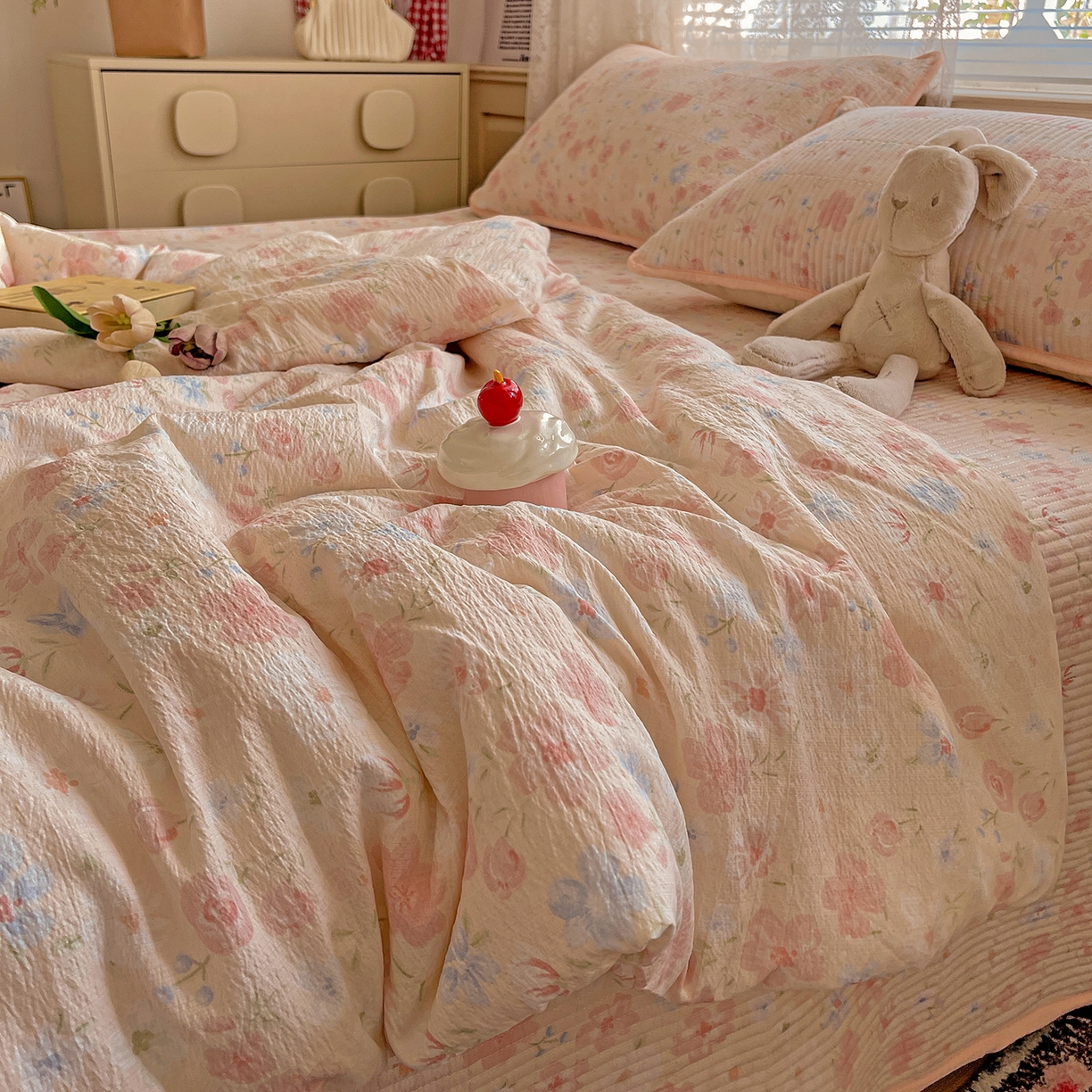 91家纺网 家纺一手货源 找家纺 繁花家居 2025新款超爆款床盖款夏被夏凉被空调被四件套 床盖款-山茶花