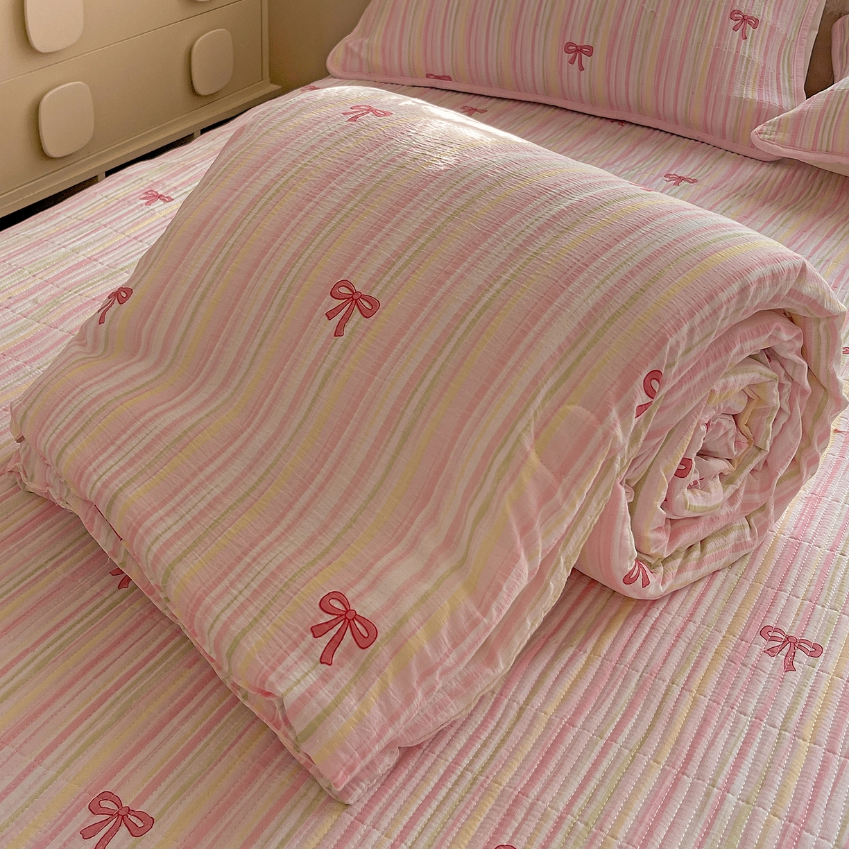 91家纺网 家纺一手货源 找家纺 繁花家居 2025新款超爆款床盖款夏被夏凉被空调被四件套 床盖款-甜心物语