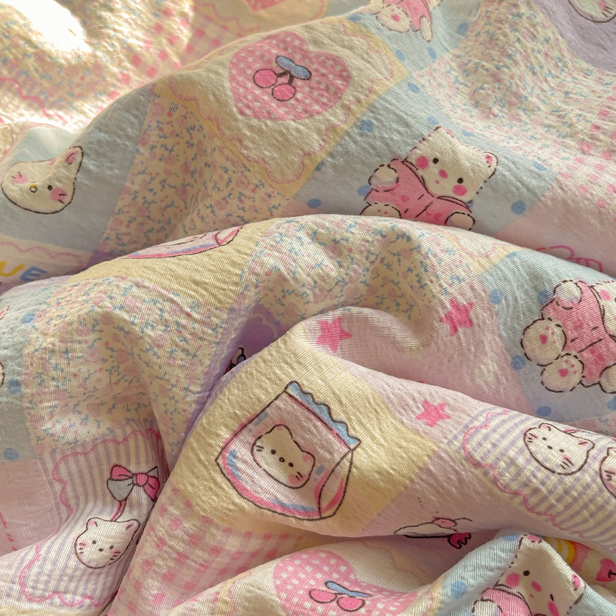 91家纺网 家纺一手货源 找家纺 繁花家居 2025新款超爆款床盖款夏被夏凉被空调被四件套 床盖款-小猫大头贴