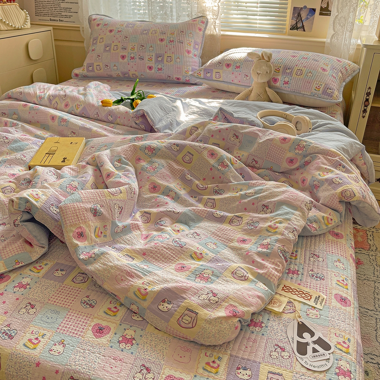 91家纺网 家纺一手货源 找家纺 繁花家居 2025新款超爆款床盖款夏被夏凉被空调被四件套 床盖款-小猫大头贴