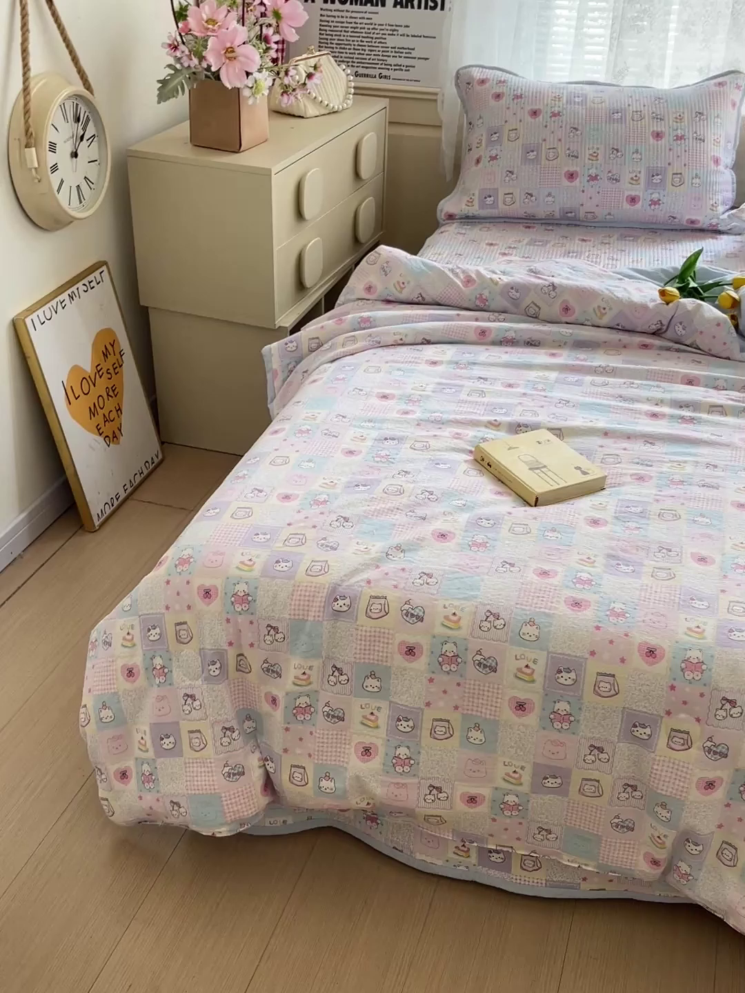 91家纺网 家纺一手货源 找家纺 繁花家居 2025新款超爆款床盖款夏被夏凉被空调被四件套 床盖款-小猫大头贴