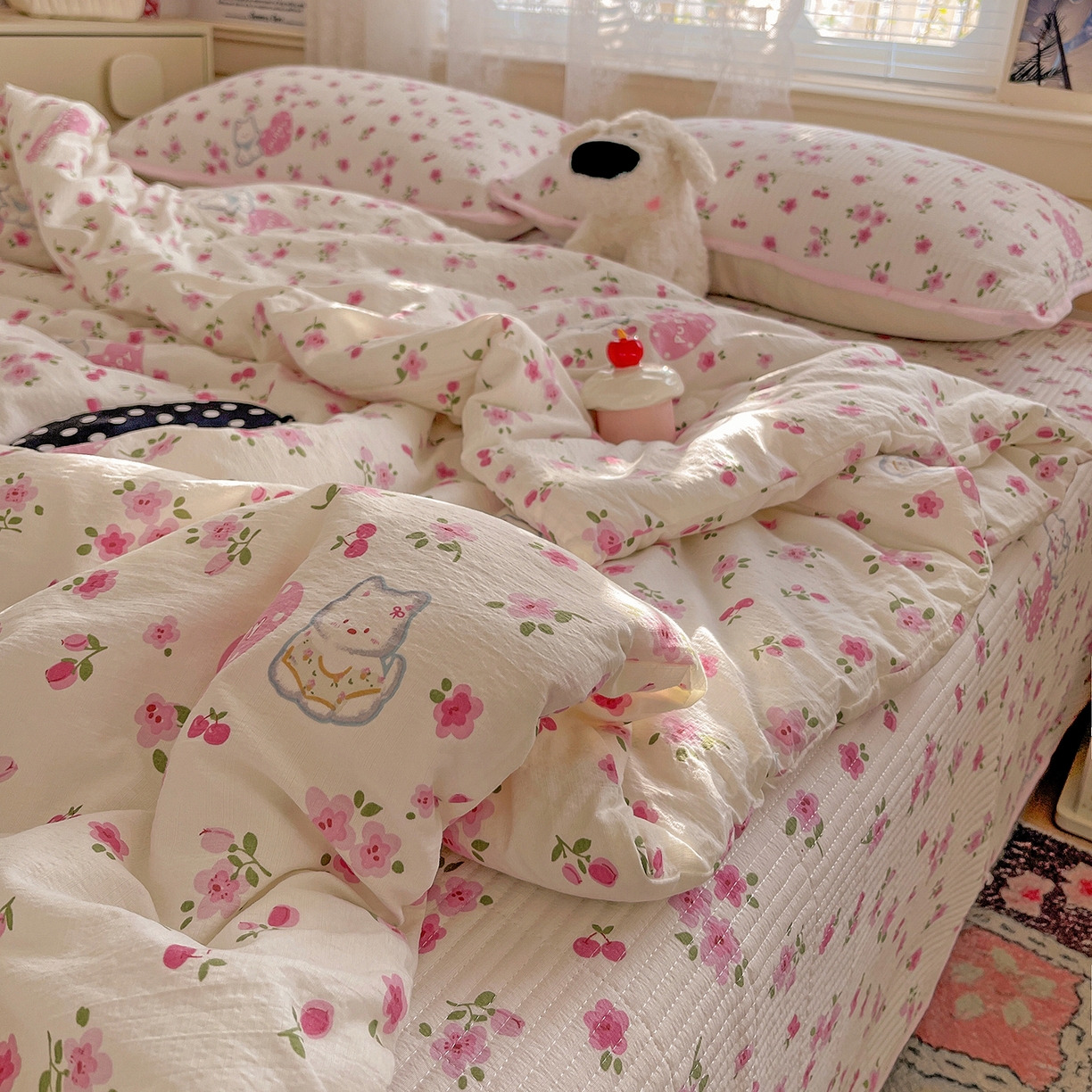 91家纺网 家纺一手货源 找家纺 繁花家居 2025新款超爆款床盖款夏被夏凉被空调被四件套 床盖款-樱桃小狗