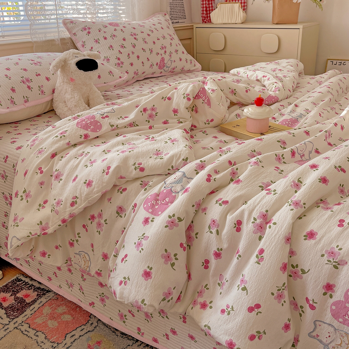 91家纺网 家纺一手货源 找家纺 繁花家居 2025新款超爆款床盖款夏被夏凉被空调被四件套 床盖款-樱桃小狗