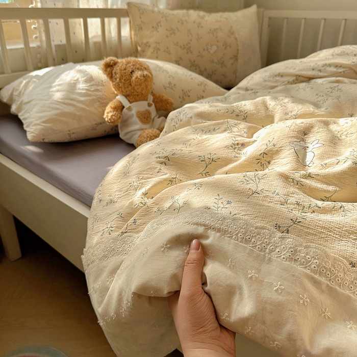 91家纺网 家纺一手货源 找家纺 沐芷 2025 蕾丝花边A类木棉双层纱四件套公主风床单被套宿舍三件套少女心 宽花边-花园小兔