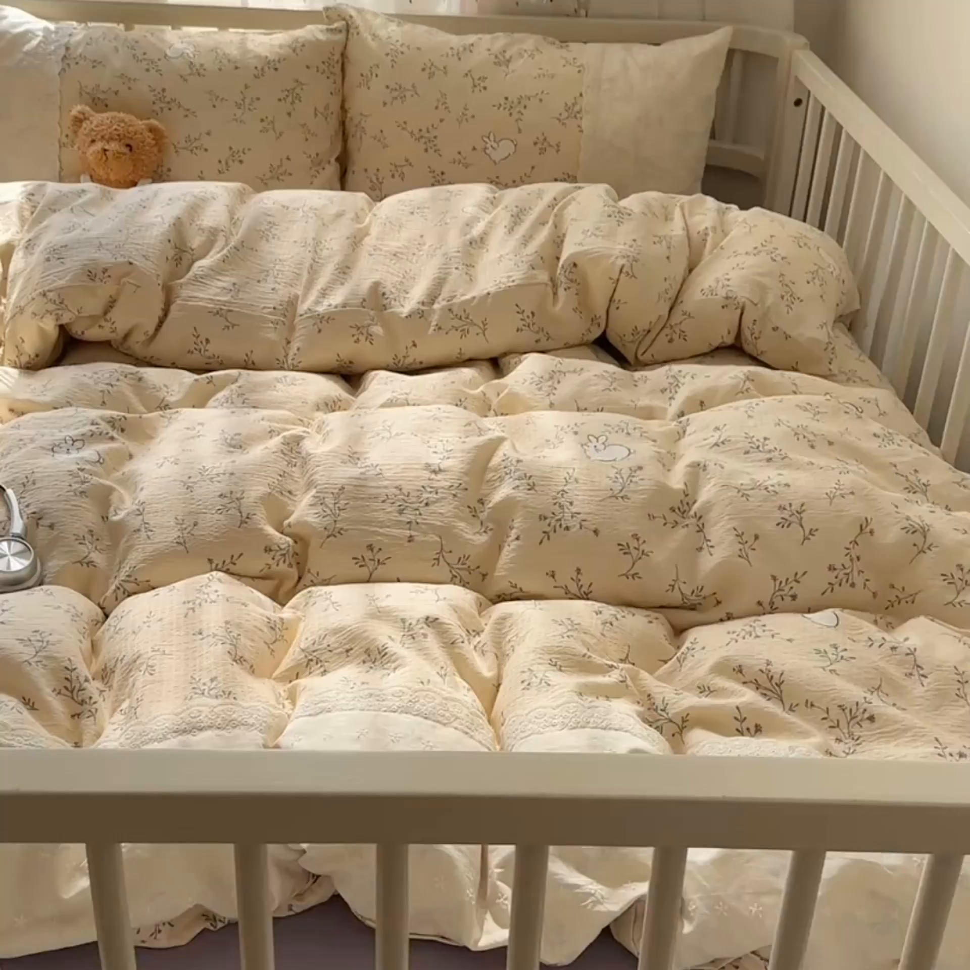 91家纺网 家纺一手货源 找家纺 沐芷 2025 蕾丝花边A类木棉双层纱四件套公主风床单被套宿舍三件套少女心 宽花边-花园小兔