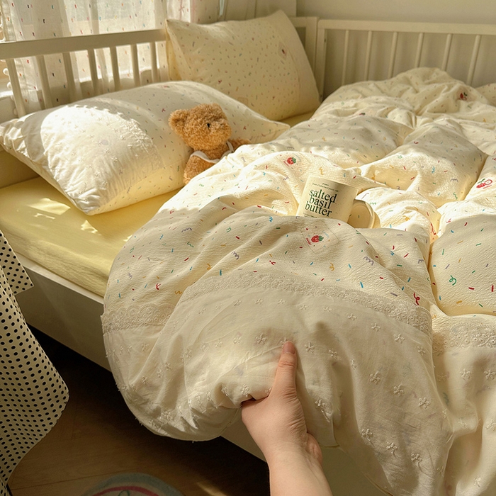 91家纺网 家纺一手货源 找家纺 沐芷 2025 蕾丝花边A类木棉双层纱四件套公主风床单被套宿舍三件套少女心 宽花边-甜心草莓