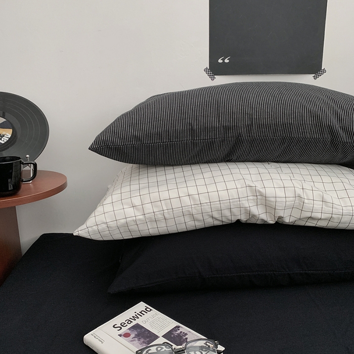 91家纺网 家纺一手货源 找家纺 柚可家居 2024新款纯棉40支色织纯色印花单枕套10 细竖条纹黑色