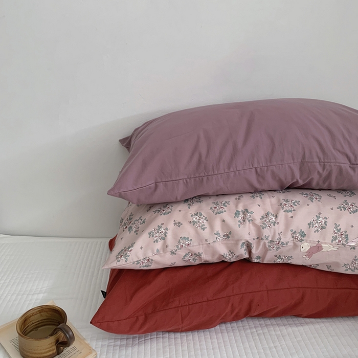 91家纺网 家纺一手货源 找家纺 柚可家居 2024新款纯棉40支色织纯色印花单枕套8 玫瑰粉紫