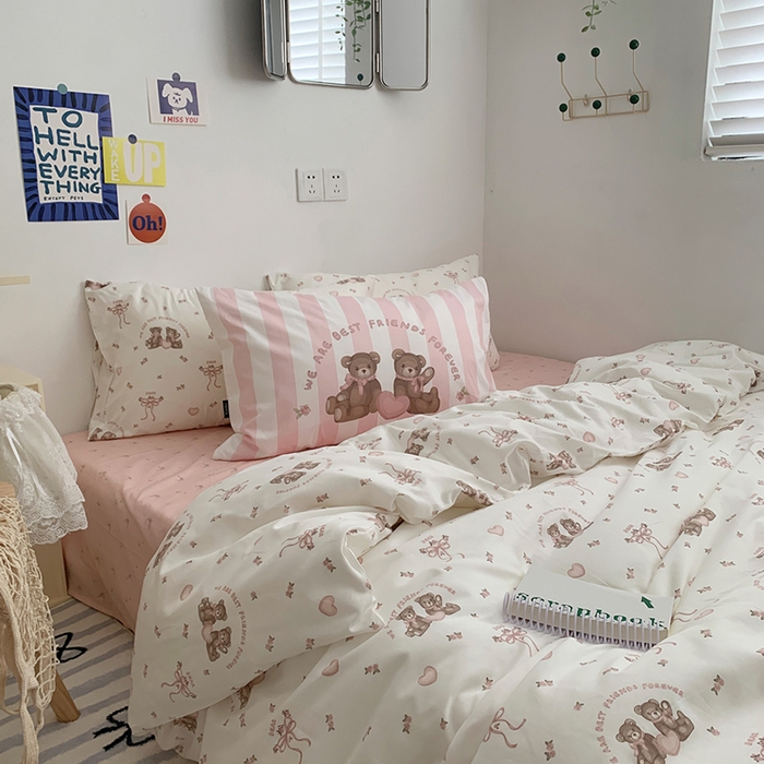 91家纺网 家纺一手货源 找家纺 柚可家居 2024新款40支纯棉活性印花四件套-小熊系列-实拍图第二组 恋爱小熊 蝴蝶结粉