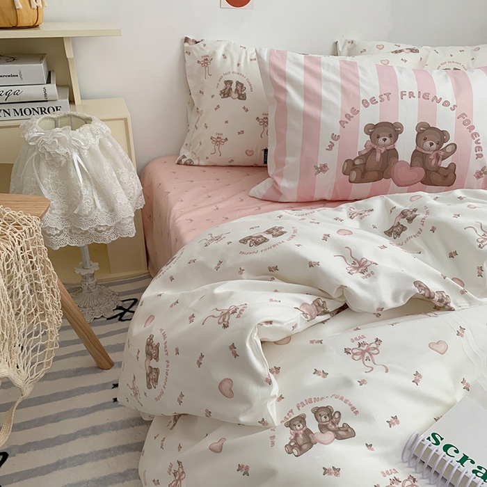 91家纺网 家纺一手货源 找家纺 柚可家居 2024新款40支纯棉活性印花四件套-小熊系列-实拍图第二组 恋爱小熊 蝴蝶结粉