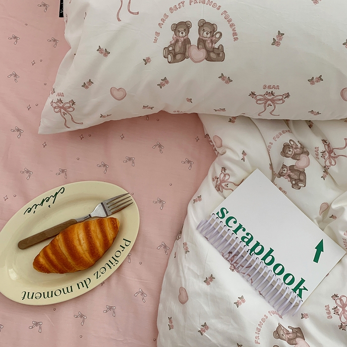 91家纺网 家纺一手货源 找家纺 柚可家居 2024新款40支纯棉活性印花四件套-小熊系列-实拍图第二组 恋爱小熊 蝴蝶结粉