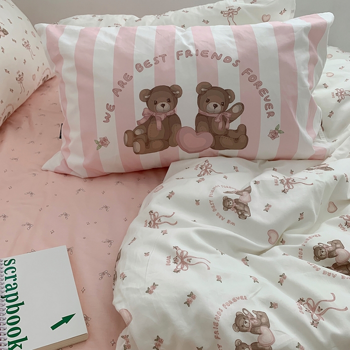 91家纺网 家纺一手货源 找家纺 柚可家居 2024新款40支纯棉活性印花四件套-小熊系列-实拍图第二组 恋爱小熊 蝴蝶结粉