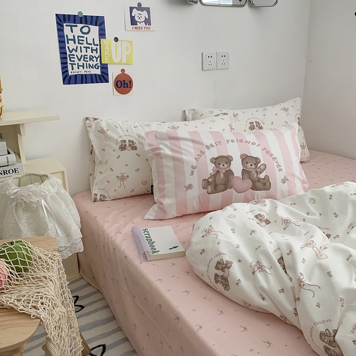 91家纺网 家纺一手货源 找家纺 柚可家居 2024新款40支纯棉活性印花四件套-小熊系列-实拍图第二组 恋爱小熊 蝴蝶结粉