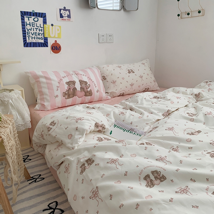 91家纺网 家纺一手货源 找家纺 柚可家居 2024新款40支纯棉活性印花四件套-小熊系列-实拍图第二组 恋爱小熊 蝴蝶结粉