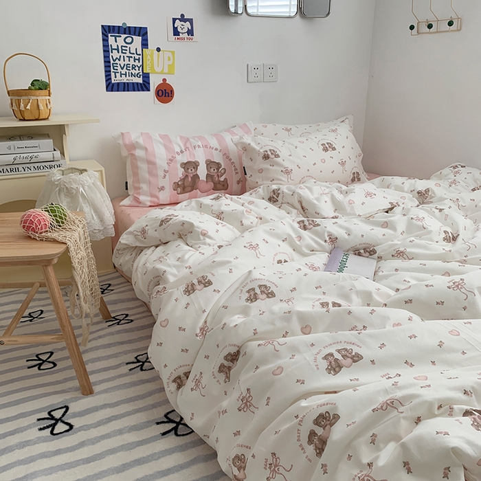 91家纺网 家纺一手货源 找家纺 柚可家居 2024新款40支纯棉活性印花四件套-小熊系列-实拍图第二组 恋爱小熊 蝴蝶结粉