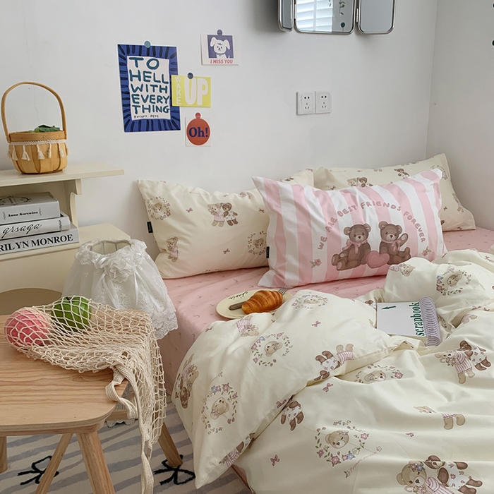 91家纺网 家纺一手货源 找家纺 柚可家居 2024新款40支纯棉活性印花四件套-小熊系列-实拍图第二组 奶油小熊蝴蝶结粉