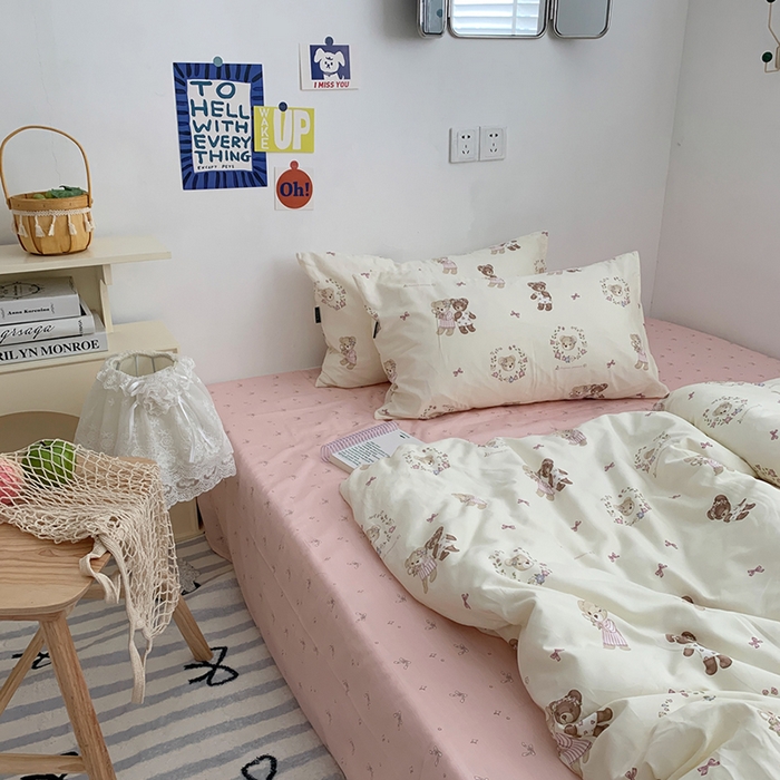 91家纺网 家纺一手货源 找家纺 柚可家居 2024新款40支纯棉活性印花四件套-小熊系列-实拍图第二组 奶油小熊蝴蝶结粉