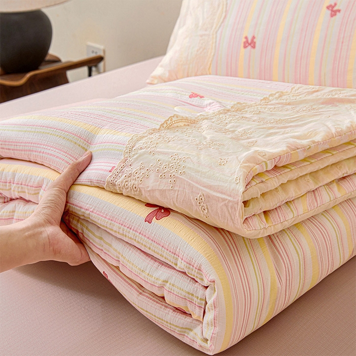 91家纺网 家纺一手货源 找家纺 Mata蔓塔家 2025新款春夏季蕾丝包边夏被三件套四件套 彩虹