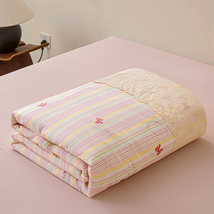 91家纺网 家纺一手货源 找家纺 Mata蔓塔家 2025新款春夏季蕾丝包边夏被三件套四件套 彩虹