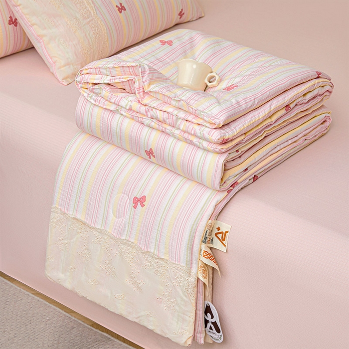 91家纺网 家纺一手货源 找家纺 Mata蔓塔家 2025新款春夏季蕾丝包边夏被三件套四件套 彩虹