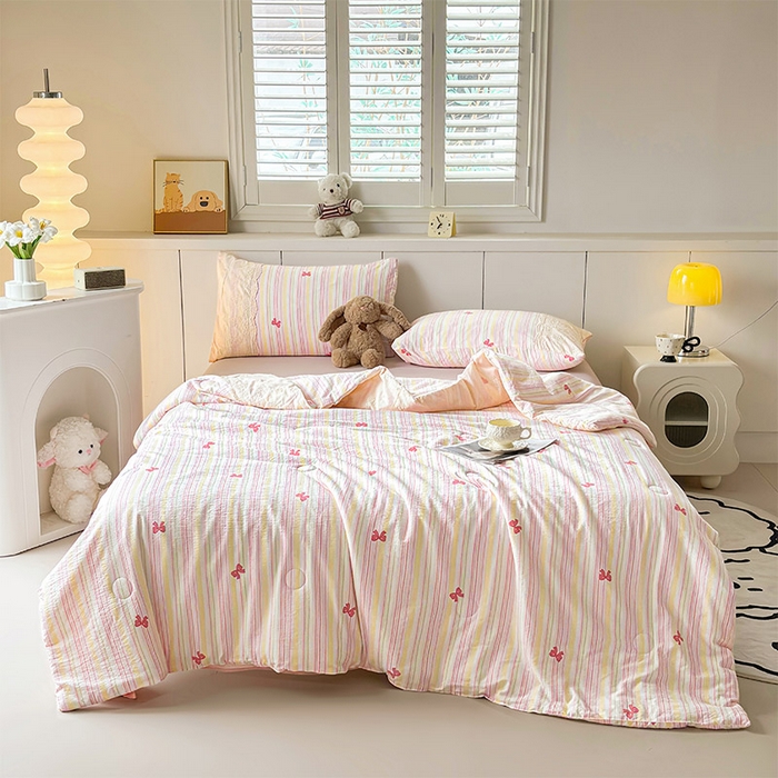 91家纺网 家纺一手货源 找家纺 Mata蔓塔家 2025新款春夏季蕾丝包边夏被三件套四件套 彩虹