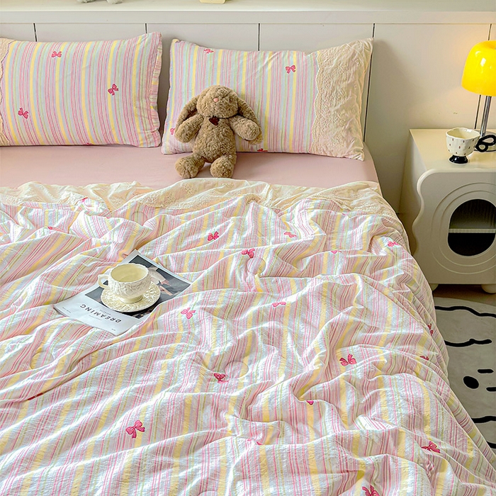 91家纺网 家纺一手货源 找家纺 Mata蔓塔家 2025新款春夏季蕾丝包边夏被三件套四件套 彩虹